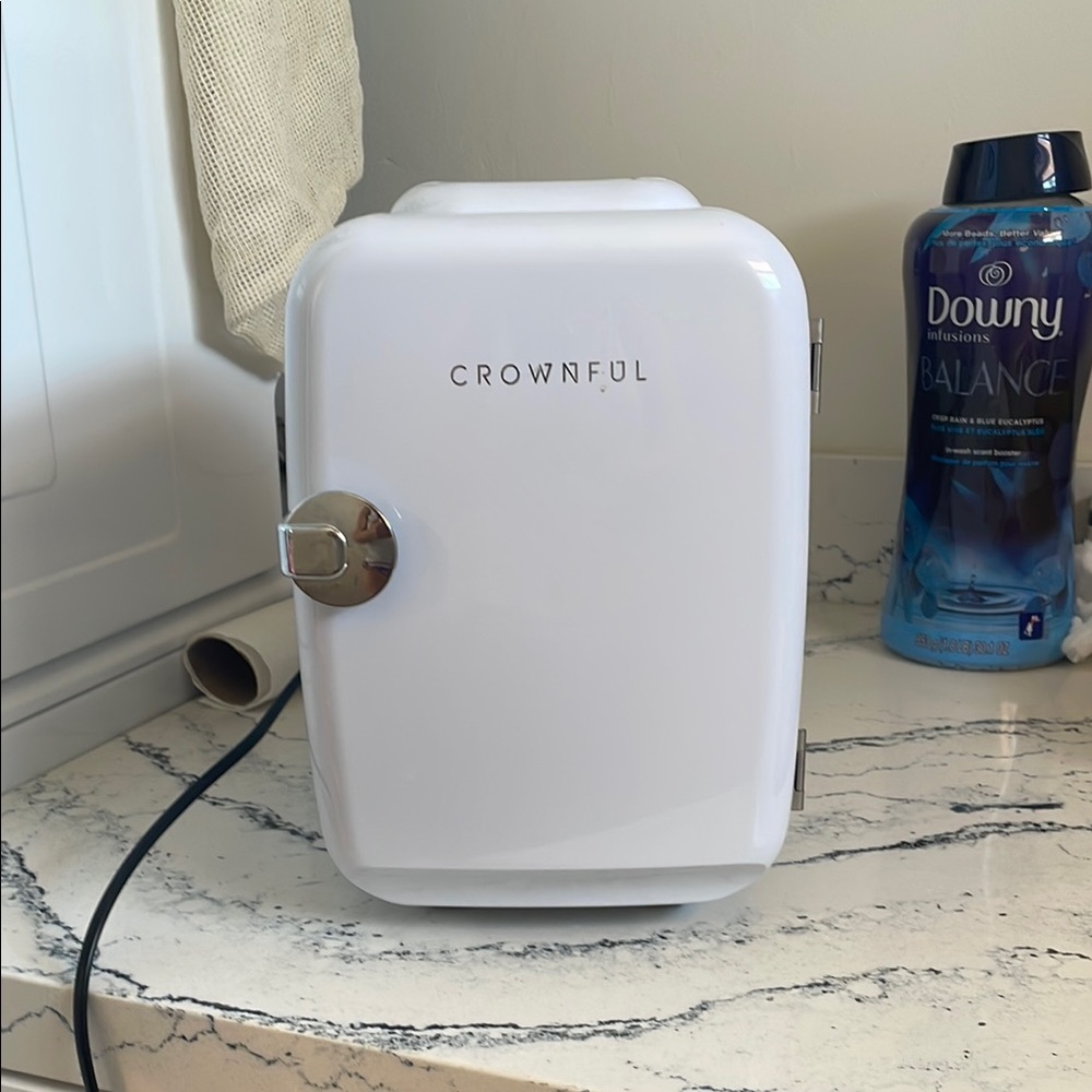 CROWNFUL White Mini makeup/creams Fridge